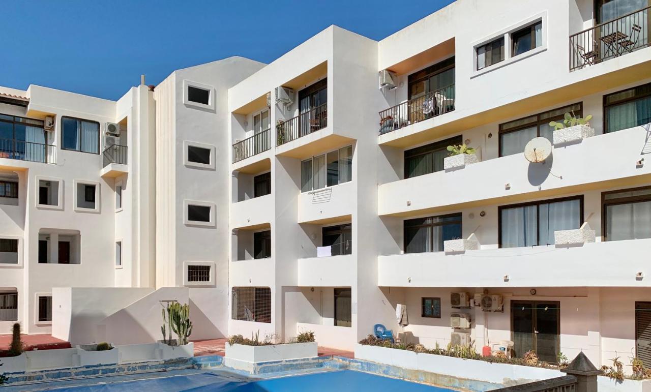 Apartamentos Miranda Es Pujols Oda fotoğraf